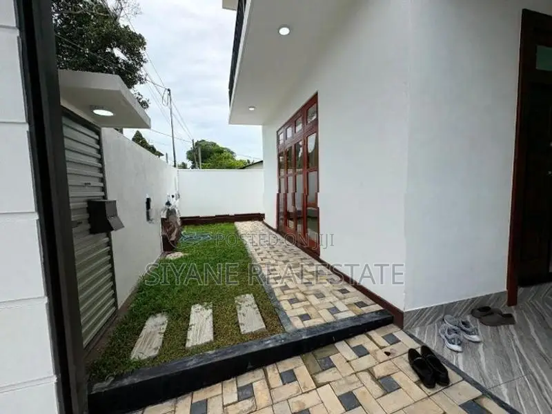 Brand New Modern Luxury House for Sale in Piliyandala