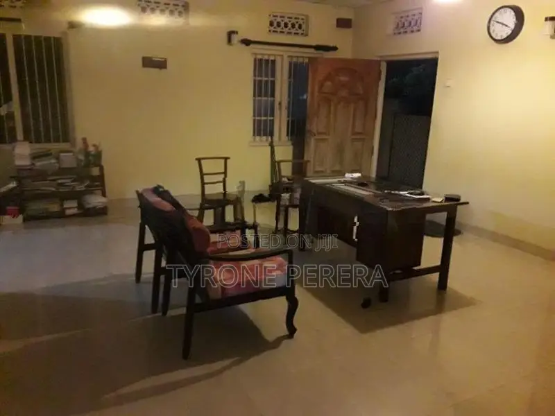 Moratuwa / Rawathawatte 50m to Galle Road House