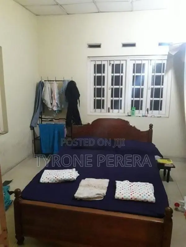 Moratuwa / Rawathawatte 50m to Galle Road House