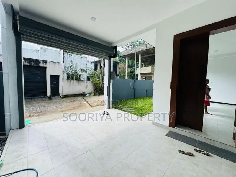 පදිංචියට සෑදු දෙමහල් සුඛෝපභෝගී නිවසක් විකිණීමට - Piliyandala