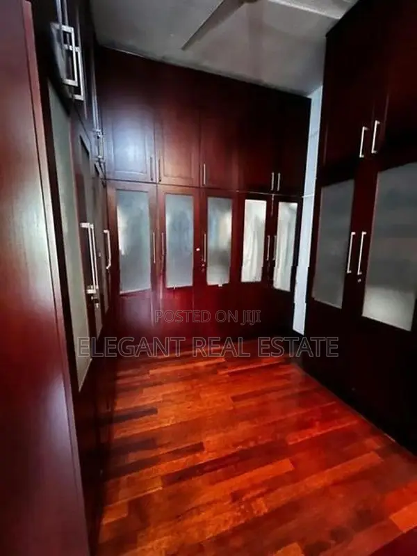 07 Bedroom Unfurnished House for Sale in Colombo (A6463)