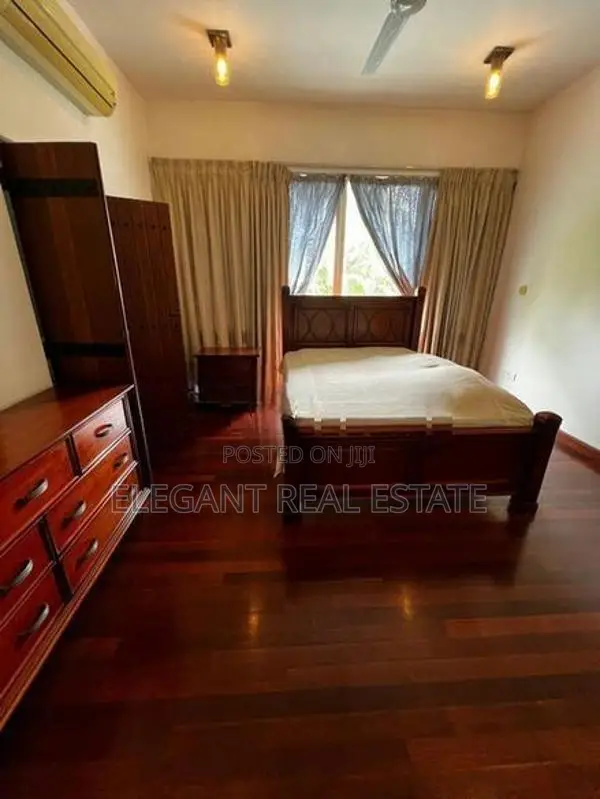 07 Bedroom Unfurnished House for Sale in Colombo (A6463)