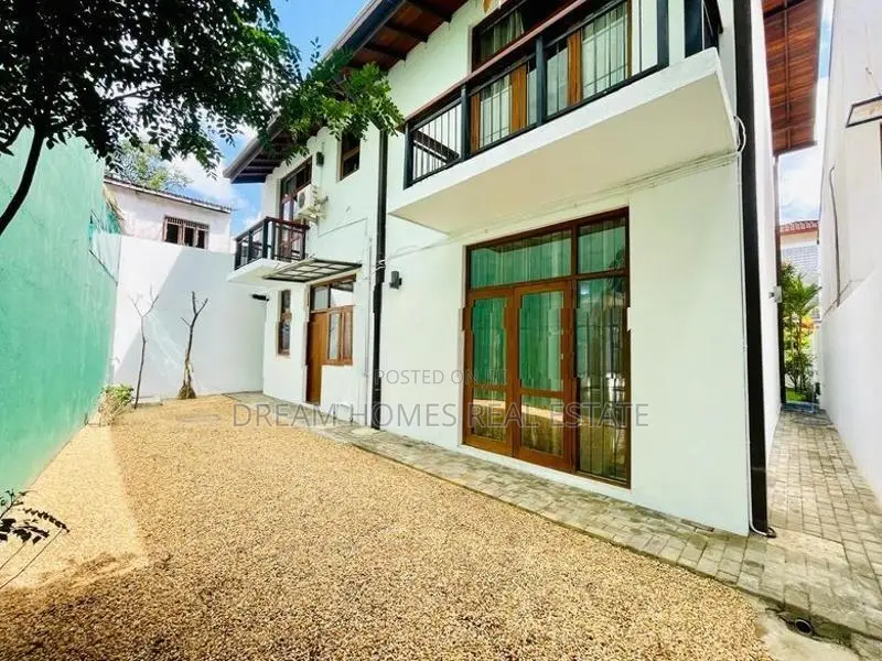 Luxury House for Sale in Battaramulla