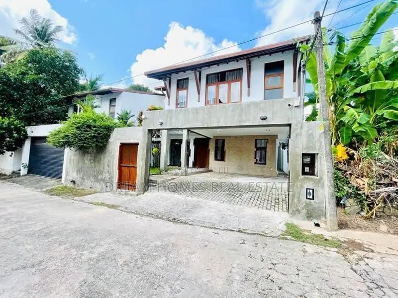 Luxury House for Sale in Battaramulla
