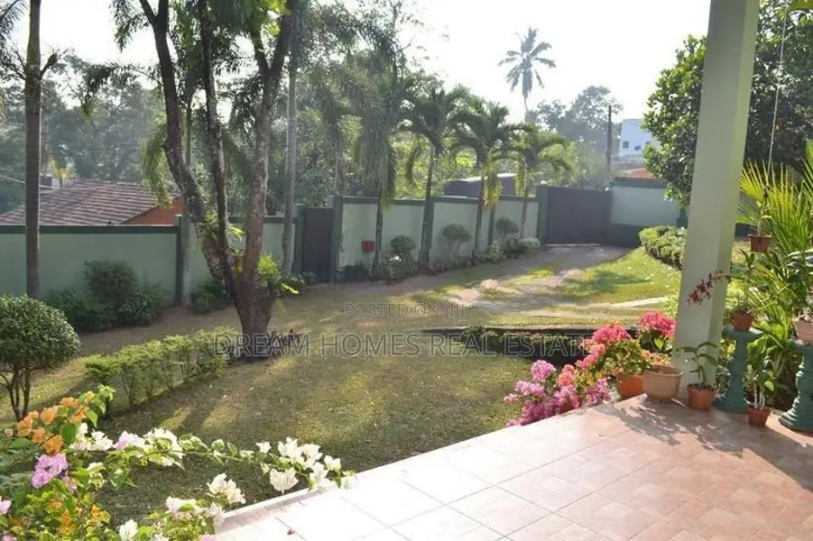 Spacious Luxury House on 50.2 Perches – Thalawathugoda