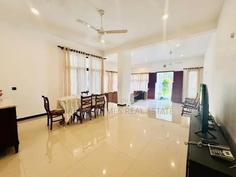 Super Luxury 12 Br House for Sale – Thalawathugoda