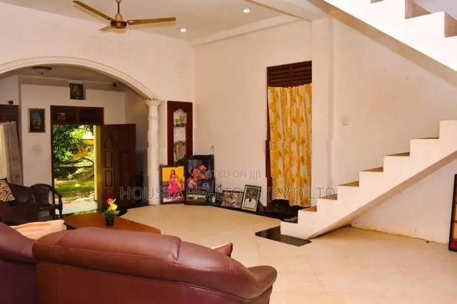 Spacious Two-Storey House for Sale – 16 Perches Gonapinuwala