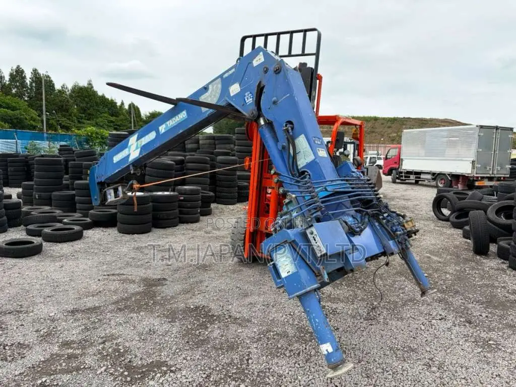 Tadano super Z FX crane 2.60 ton 4 steps.  Remote control for All