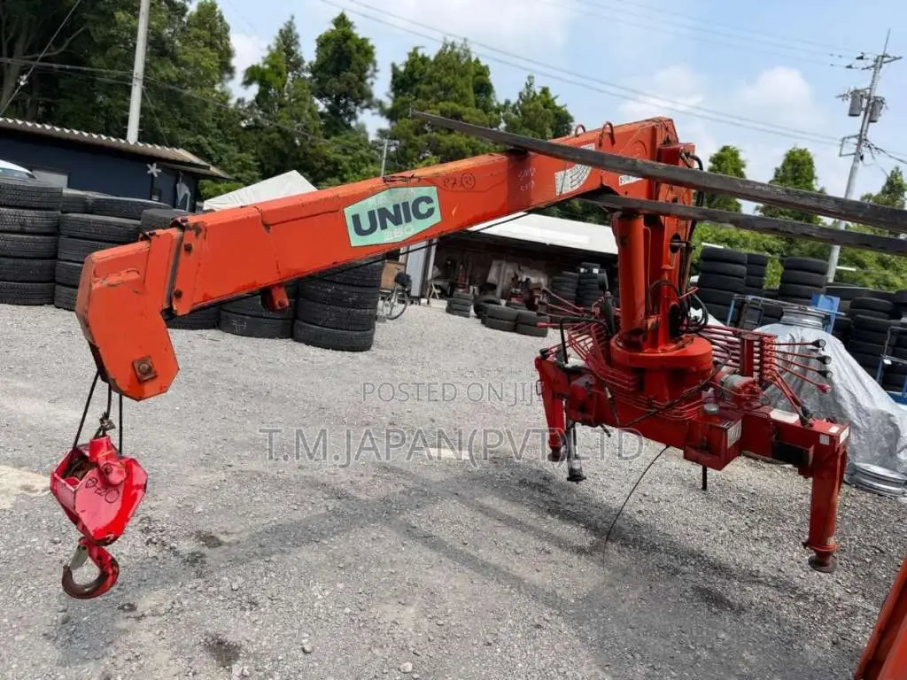 Unic Furukawa crane 2.5ton 3 steps for All