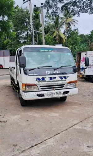Isuzu ELF 2002 Lorry (Used)