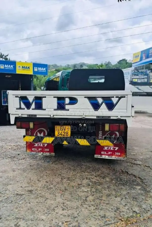 Isuzu ELF 2002 Lorry (Used)