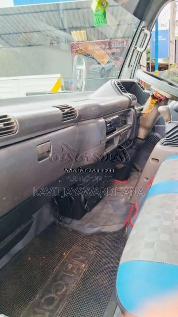 Isuzu ELF 2002 Lorry (Used)