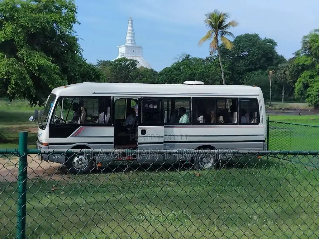 Mitsubishi Baby Rosa Custom 1987 Bus (Used)