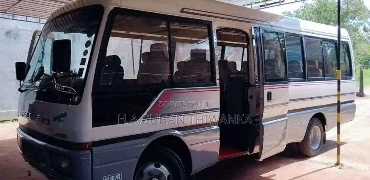 Mitsubishi Baby Rosa Custom 1987 Bus (Used)