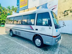 Mitsubishi Baby Rosa Custom 1987 Bus (Used)
