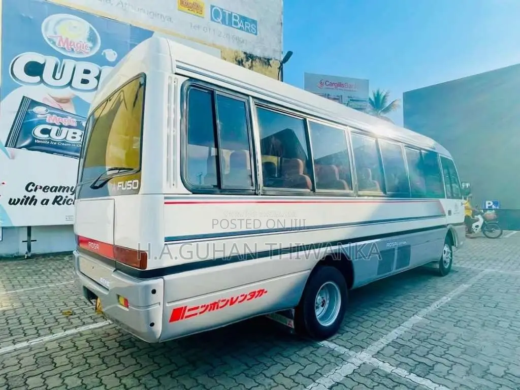 Mitsubishi Baby Rosa Custom 1987 Bus (Used)