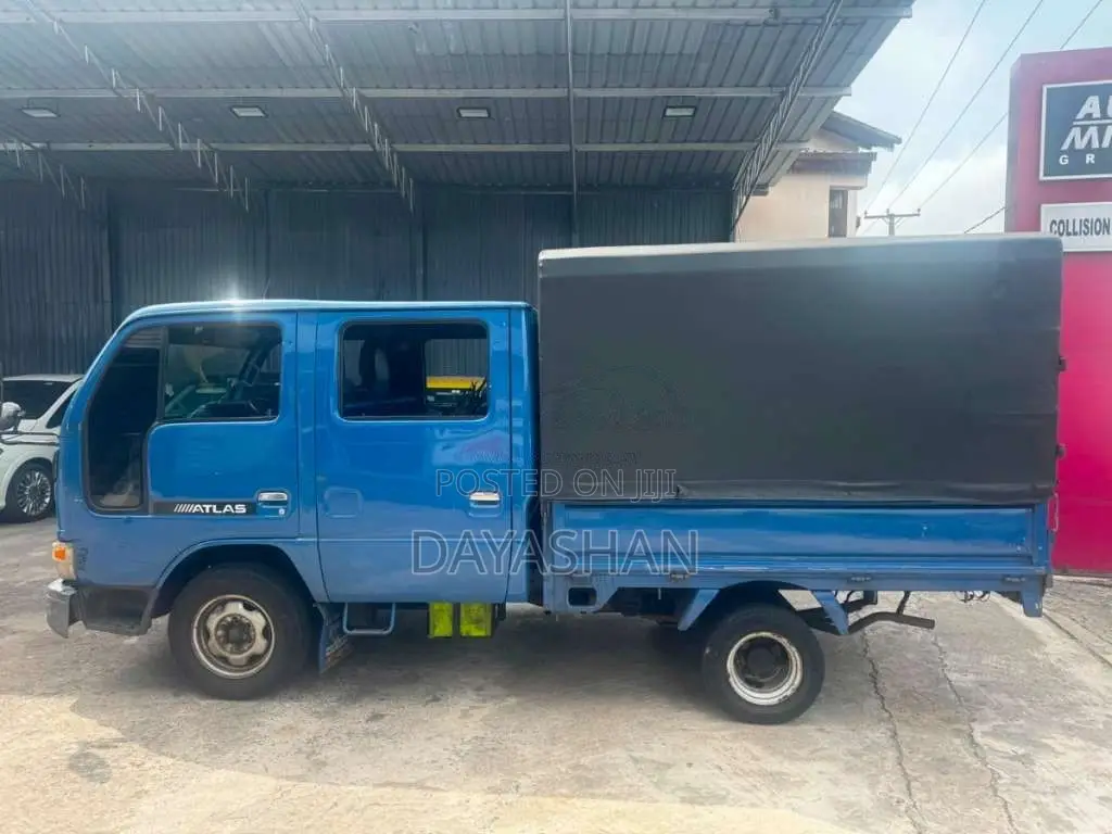 Nissan CrewCab 2002 Crew Cab (Used)