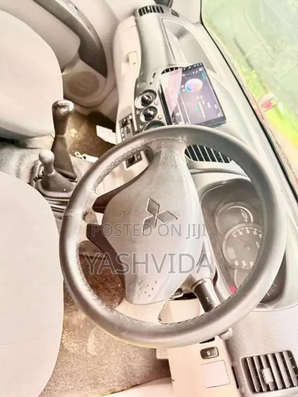 Mitsubishi L200 Cab 2013 Pickup (Used)