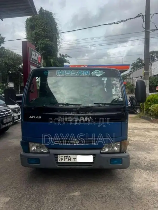 Nissan CrewCab 2002 Crew Cab (Used)