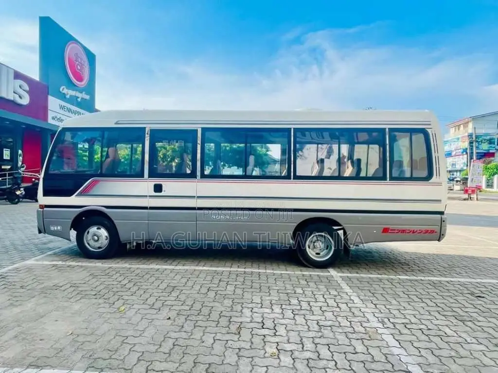 Mitsubishi Baby Rosa Custom 1987 Bus (Used)