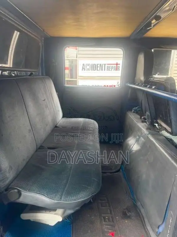 Nissan CrewCab 2002 Crew Cab (Used)