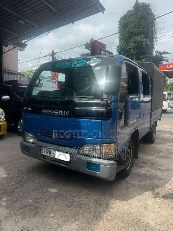 Nissan CrewCab 2002 Crew Cab (Used)