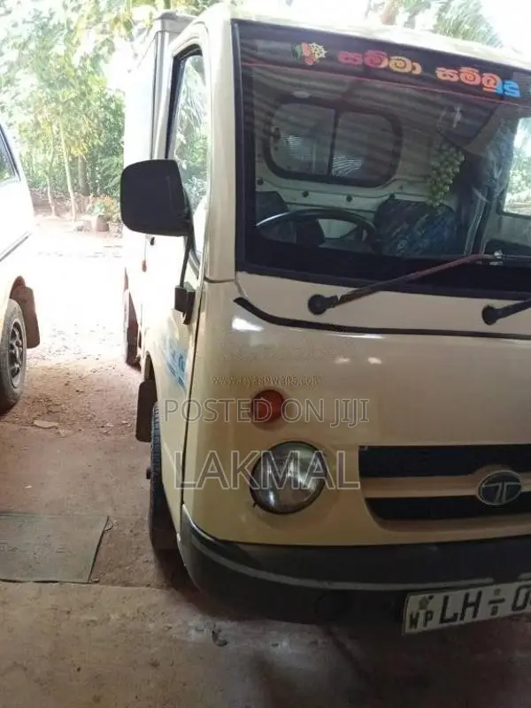 Tata Dimo Batta 2010 Lorry (Used)
