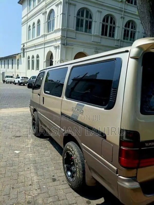 Toyota Dolphin 1998 Van (Used)