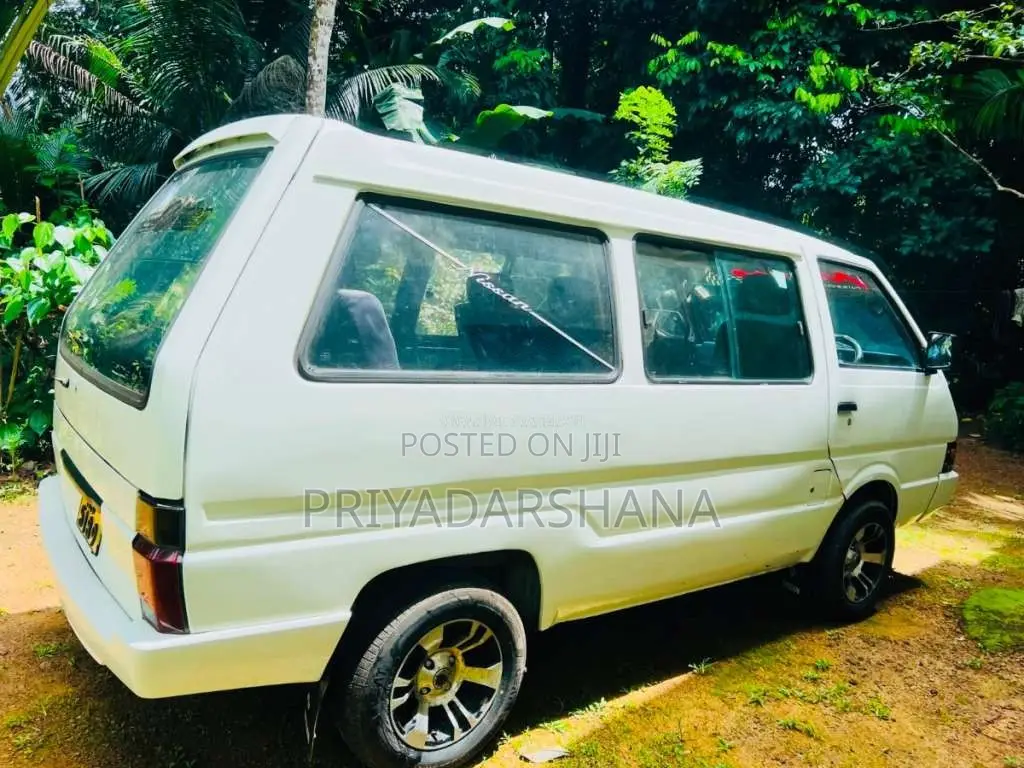 Nissan Largo 1992 Van (Used)