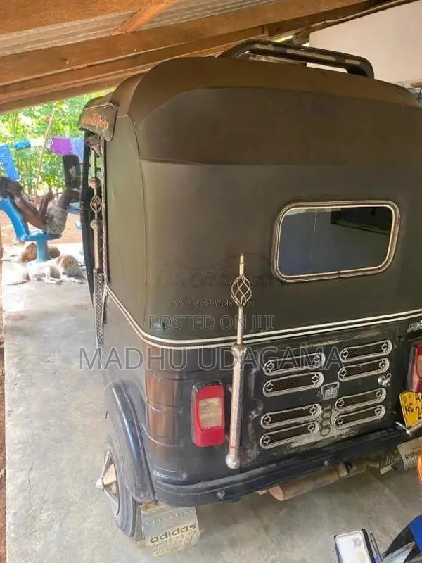Bajaj 4 Stroke 2016 Three Wheel (Used)