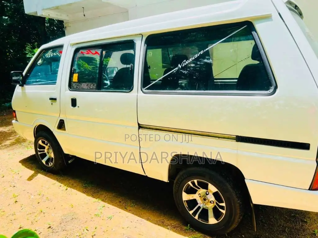 Nissan Largo 1992 Van (Used)