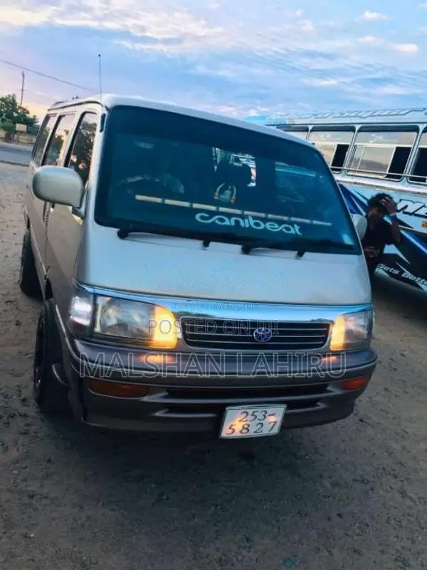 Toyota Dolphin 1998 Van (Used)