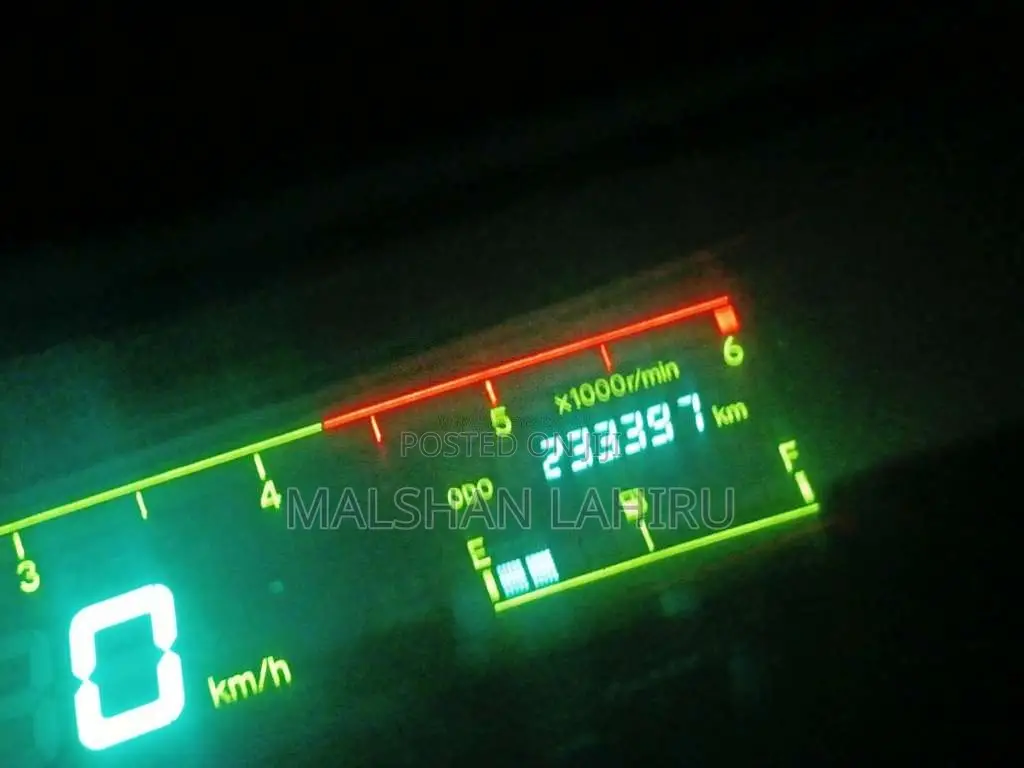 Toyota Dolphin 1998 Van (Used)