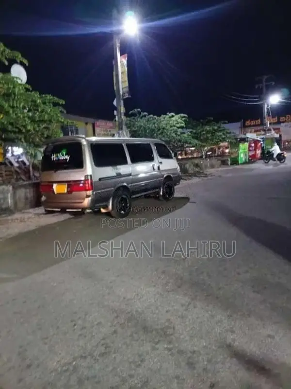 Toyota Dolphin 1998 Van (Used)