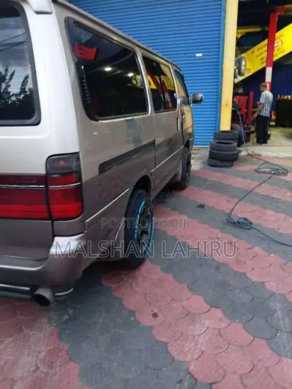 Toyota Dolphin 1998 Van (Used)