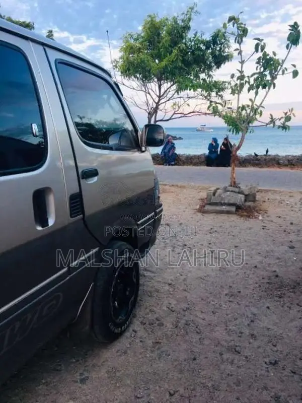 Toyota Dolphin 1998 Van (Used)