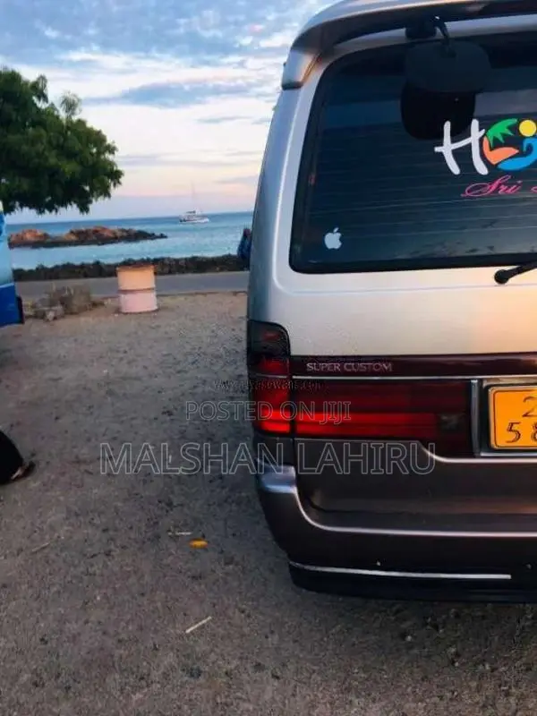 Toyota Dolphin 1998 Van (Used)