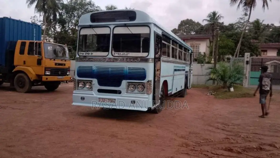 Ashok-Leyland Viking 2004 Bus (Used)