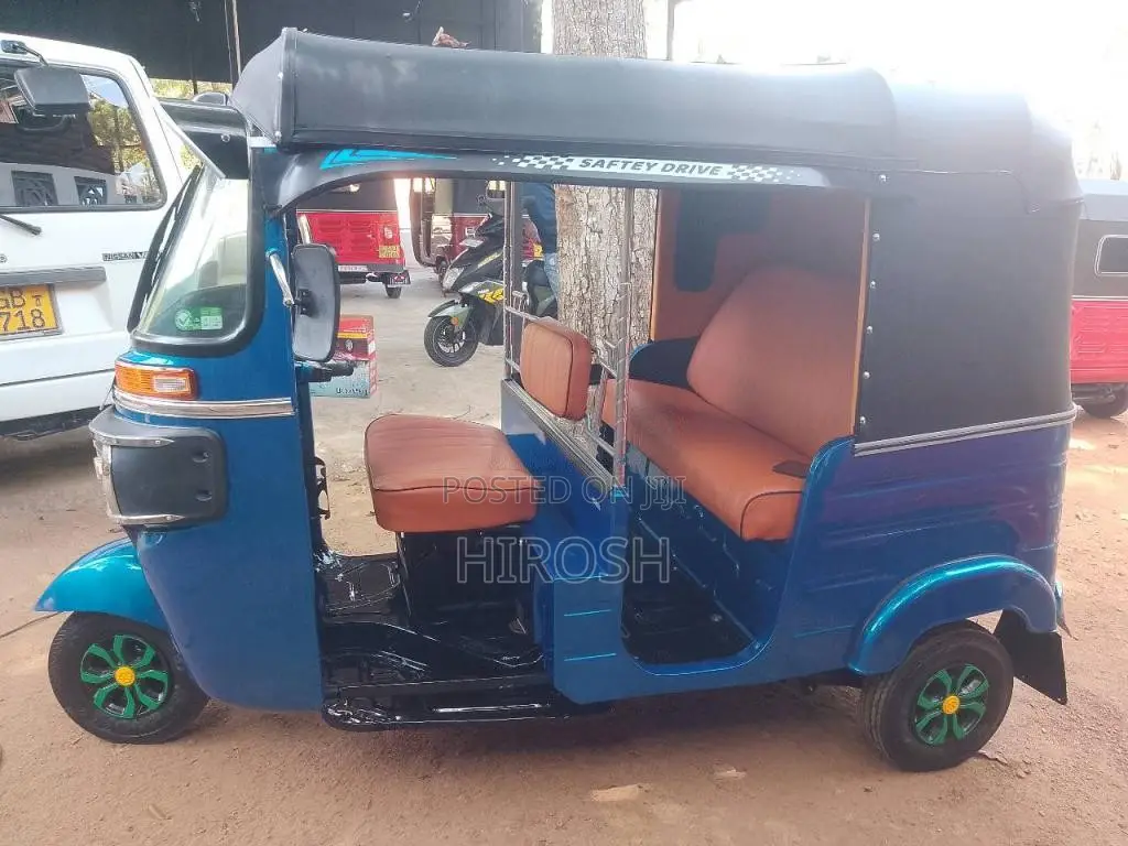Bajaj 4 Stroke 2014 Three Wheel (Used)