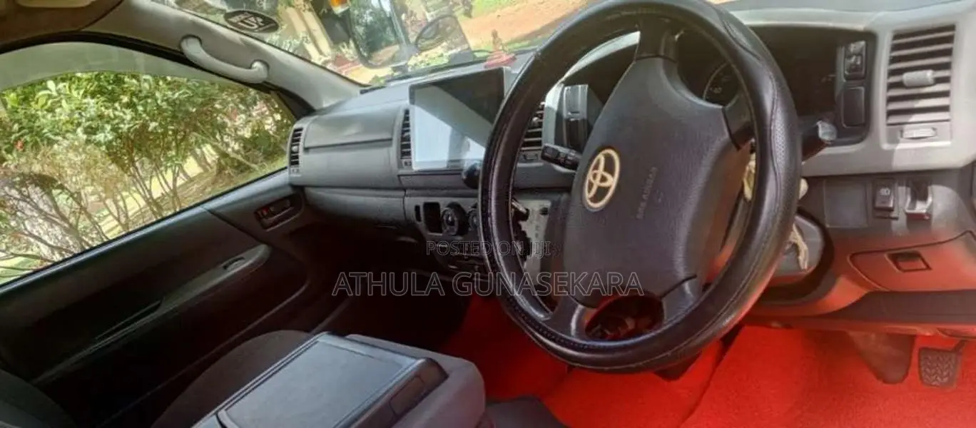 Toyota TRH 2012 Van (Used)