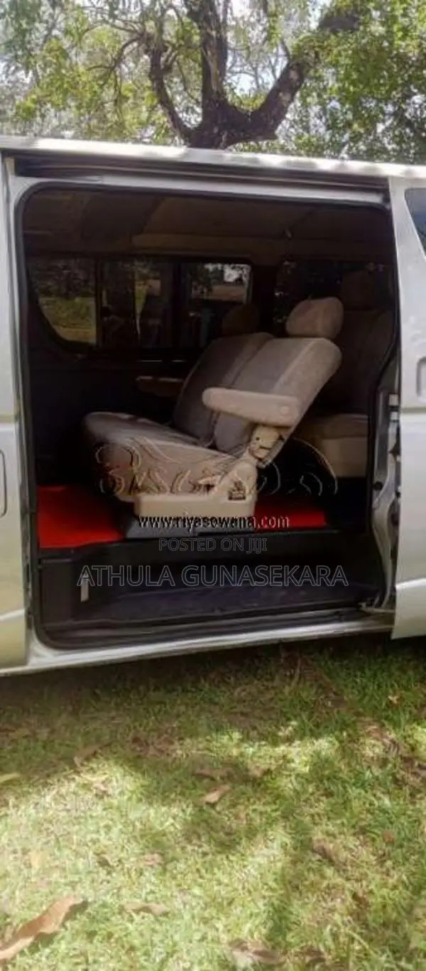 Toyota TRH 2012 Van (Used)