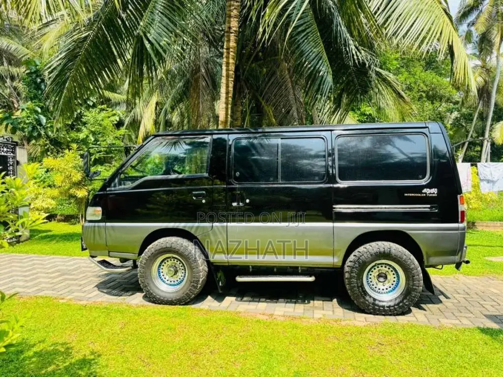 Mitsubishi PO5 1990 Van (Used)