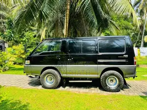 Mitsubishi PO5 1990 Van (Used)