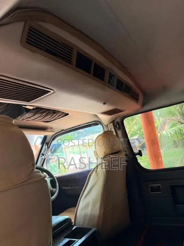 Toyota Dolphin 1990 Van (Used)