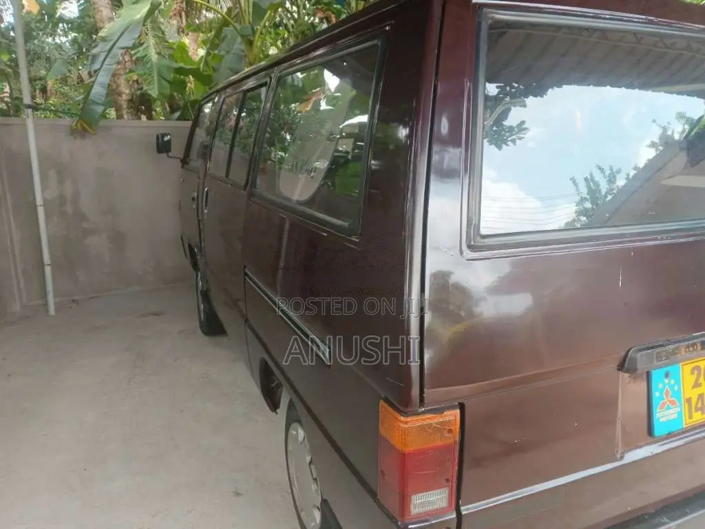 Mitsubishi L300 Delica 1983 Van (Used)