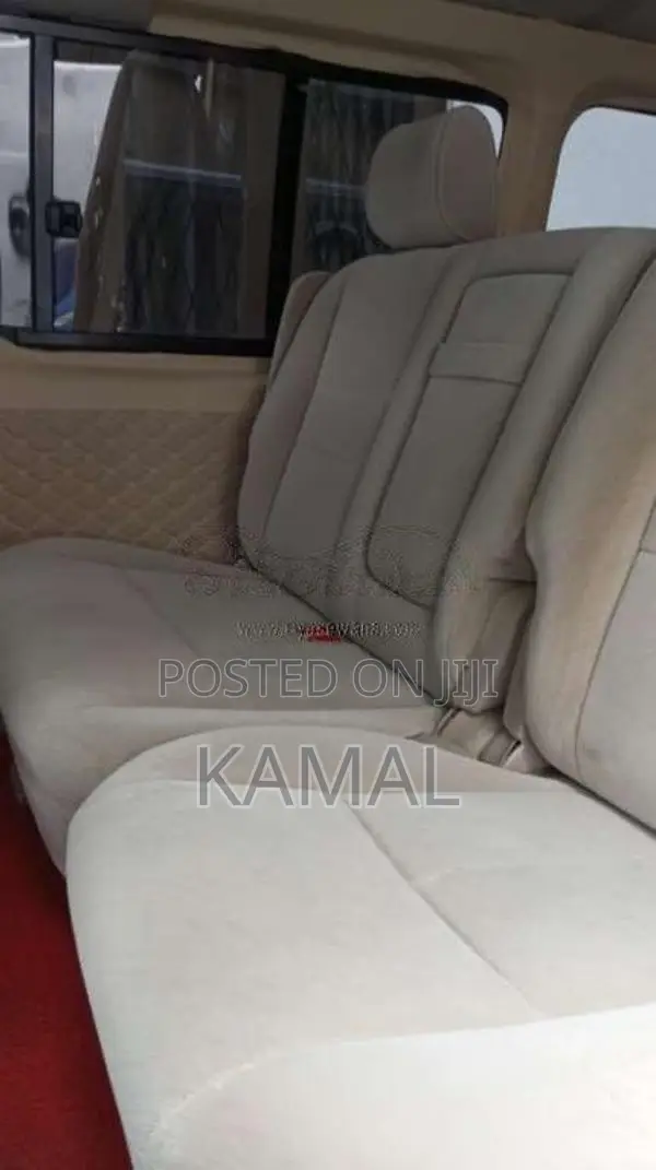Toyota KDH 200 2006 Van (Used)