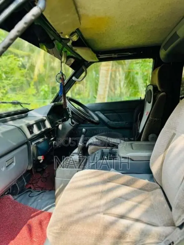 Mitsubishi PO5 1990 Van (Used)