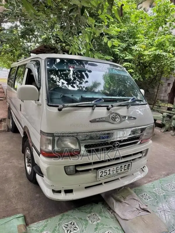 Toyota Dolphin 1993 Van (Used)