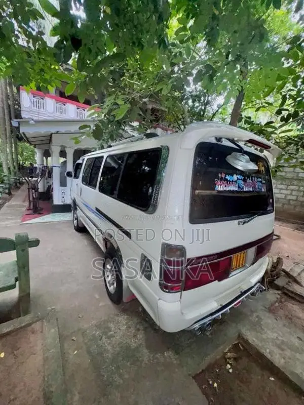 Toyota Dolphin 1993 Van (Used)