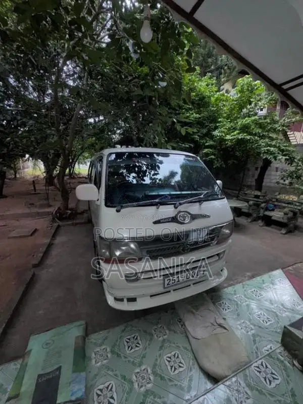 Toyota Dolphin 1993 Van (Used)